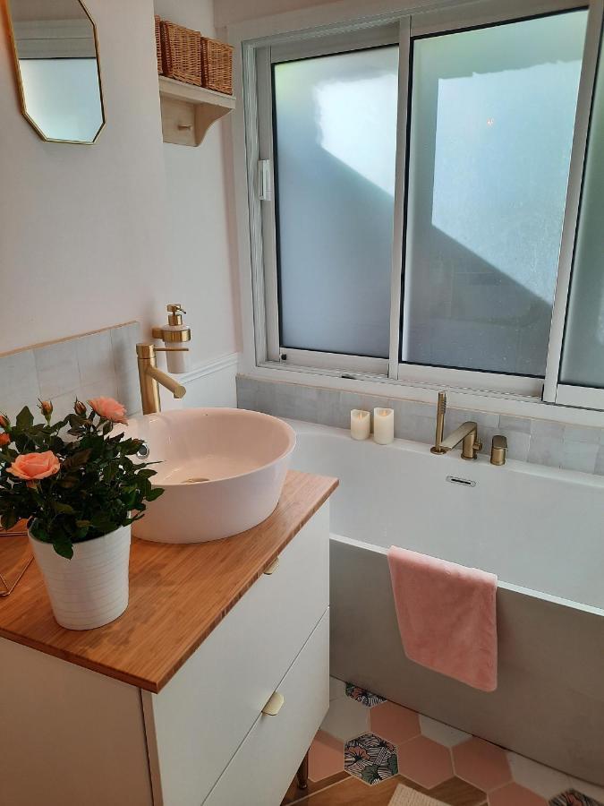 Charmant Logement T2 A 2 Pas De La Mer Гранвиль Экстерьер фото